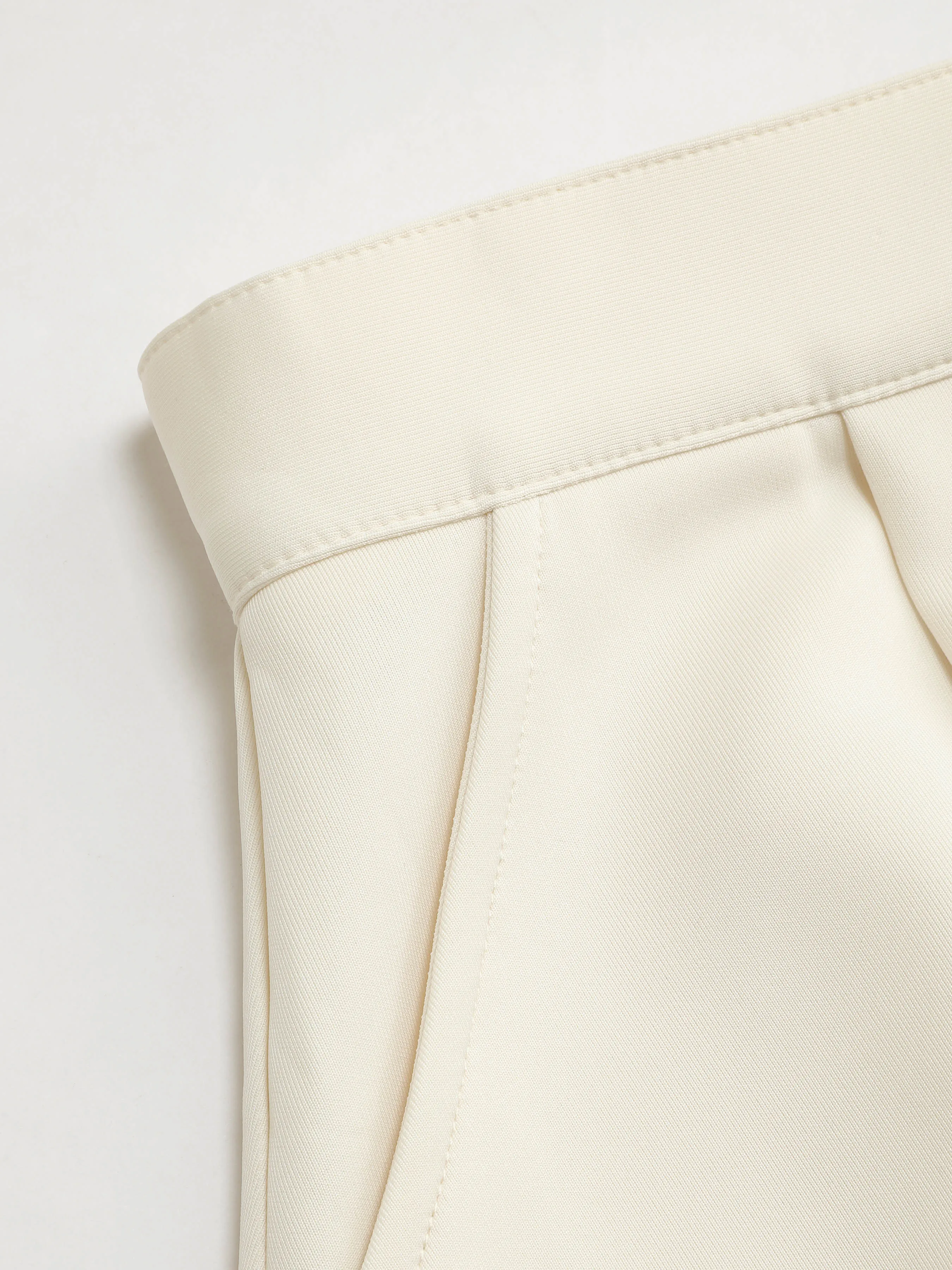  Pantalón corto plisado de cintura alta