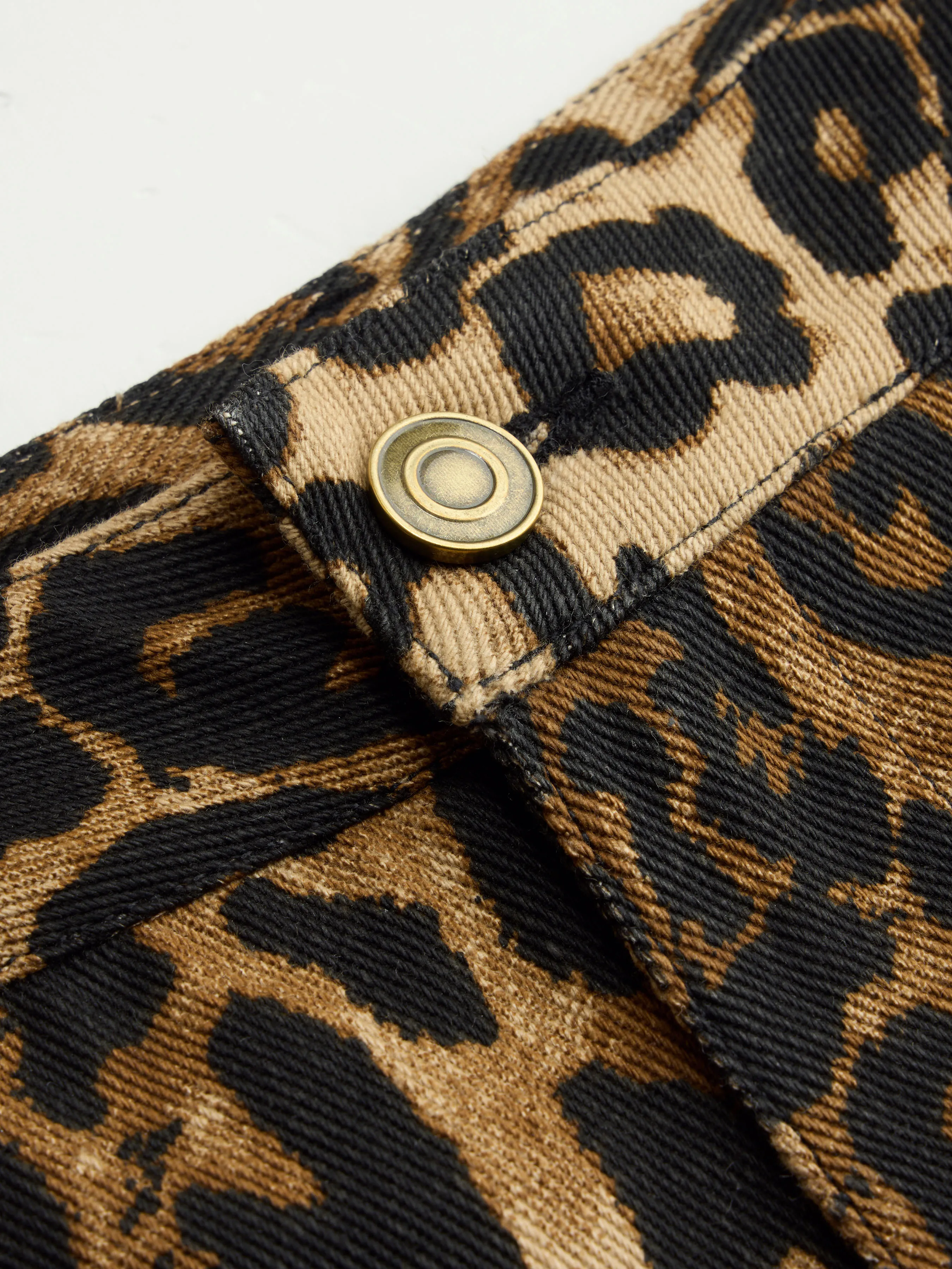 Pantalón corto tejido de tiro bajo con estampado de leopardo