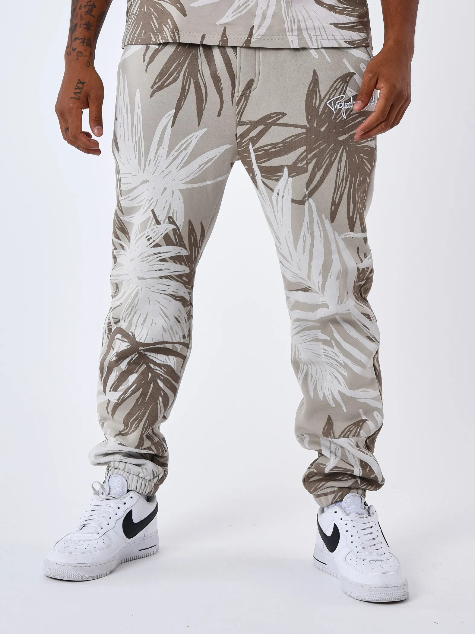 Pantalón de chándal con estampado integral de hojas de palmera