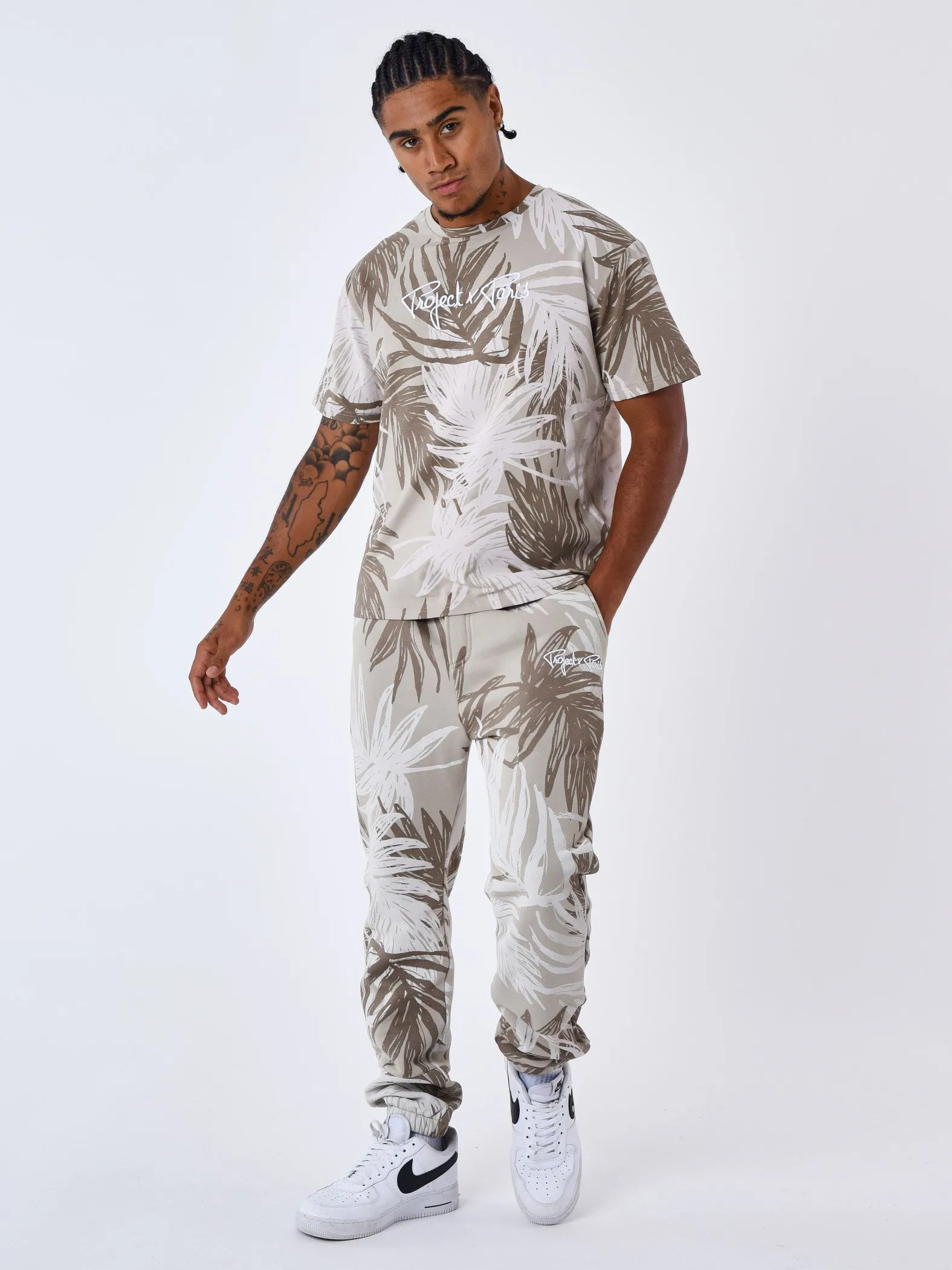 Pantalón de chándal con estampado integral de hojas de palmera