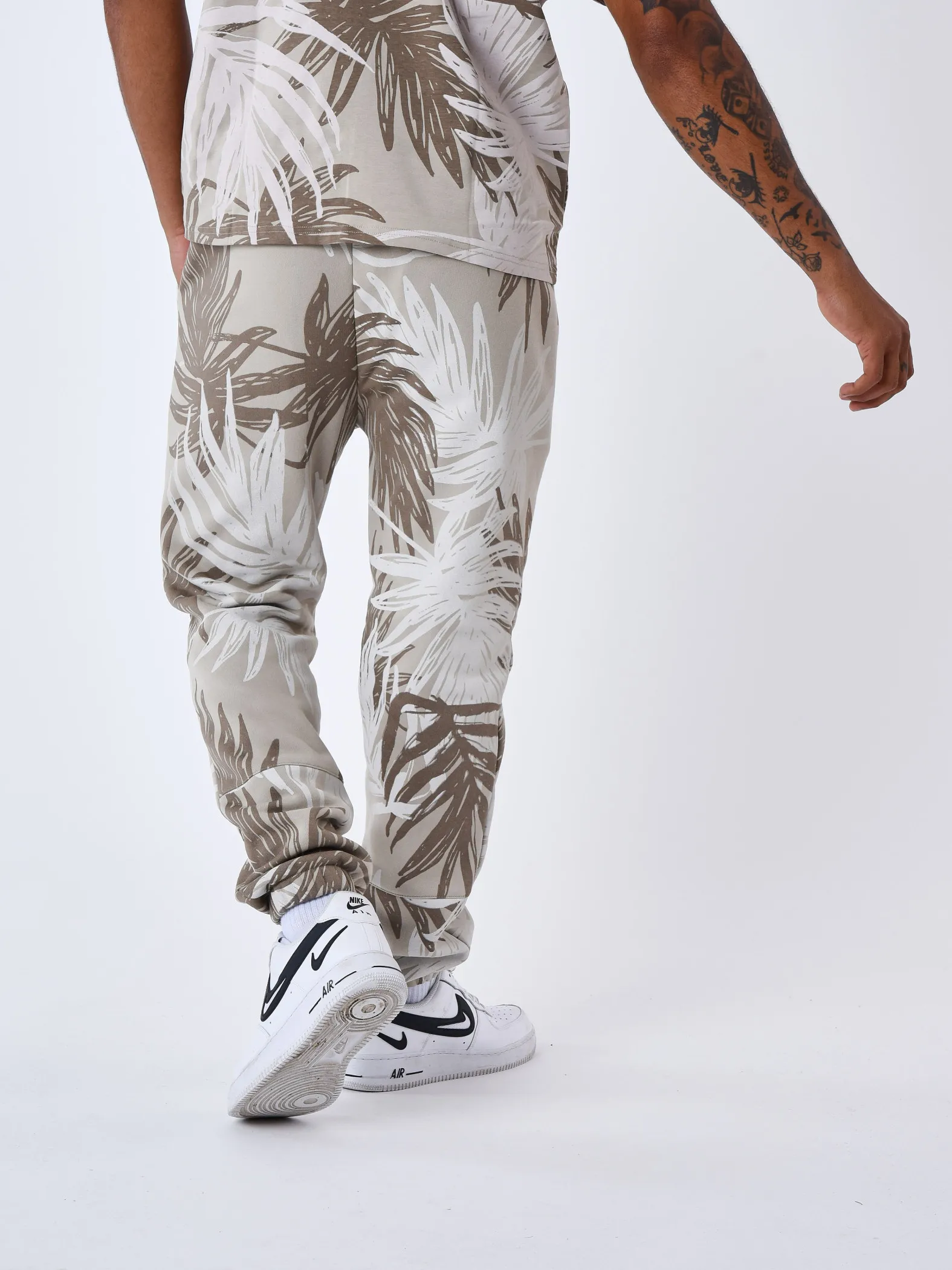 Pantalón de chándal con estampado integral de hojas de palmera