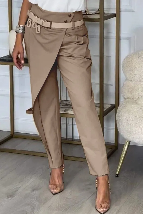 Pantalón elegante con volante, beige