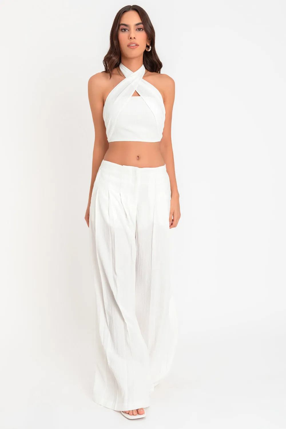 Pantalón wide leg con pinzas frontales cintura media