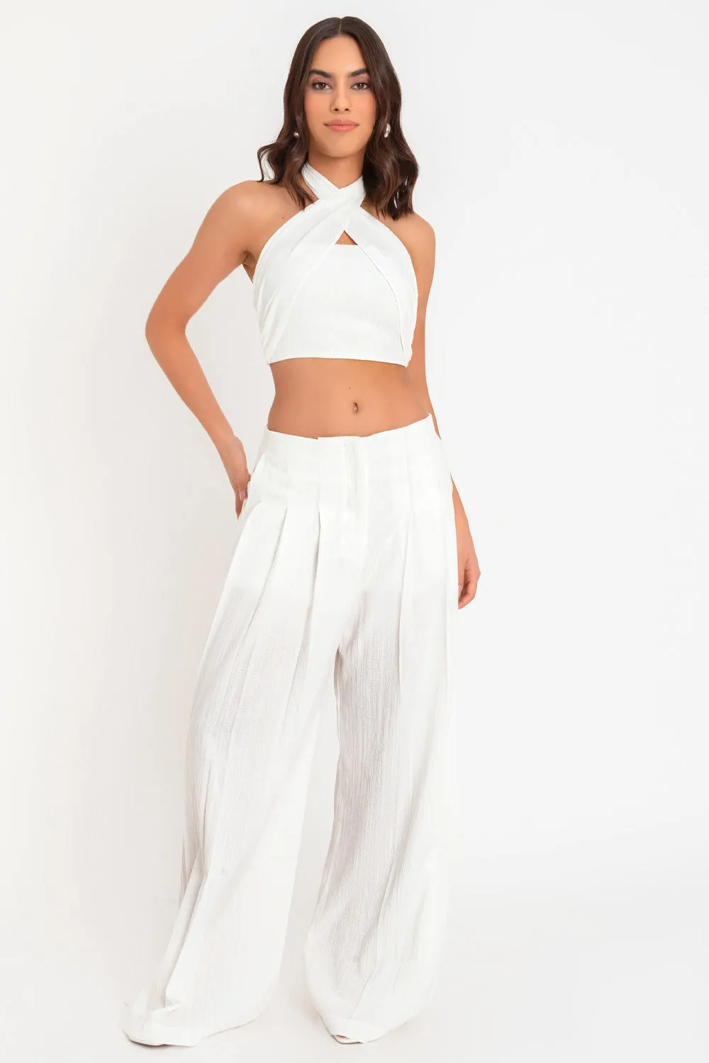 Pantalón wide leg con pinzas frontales cintura media