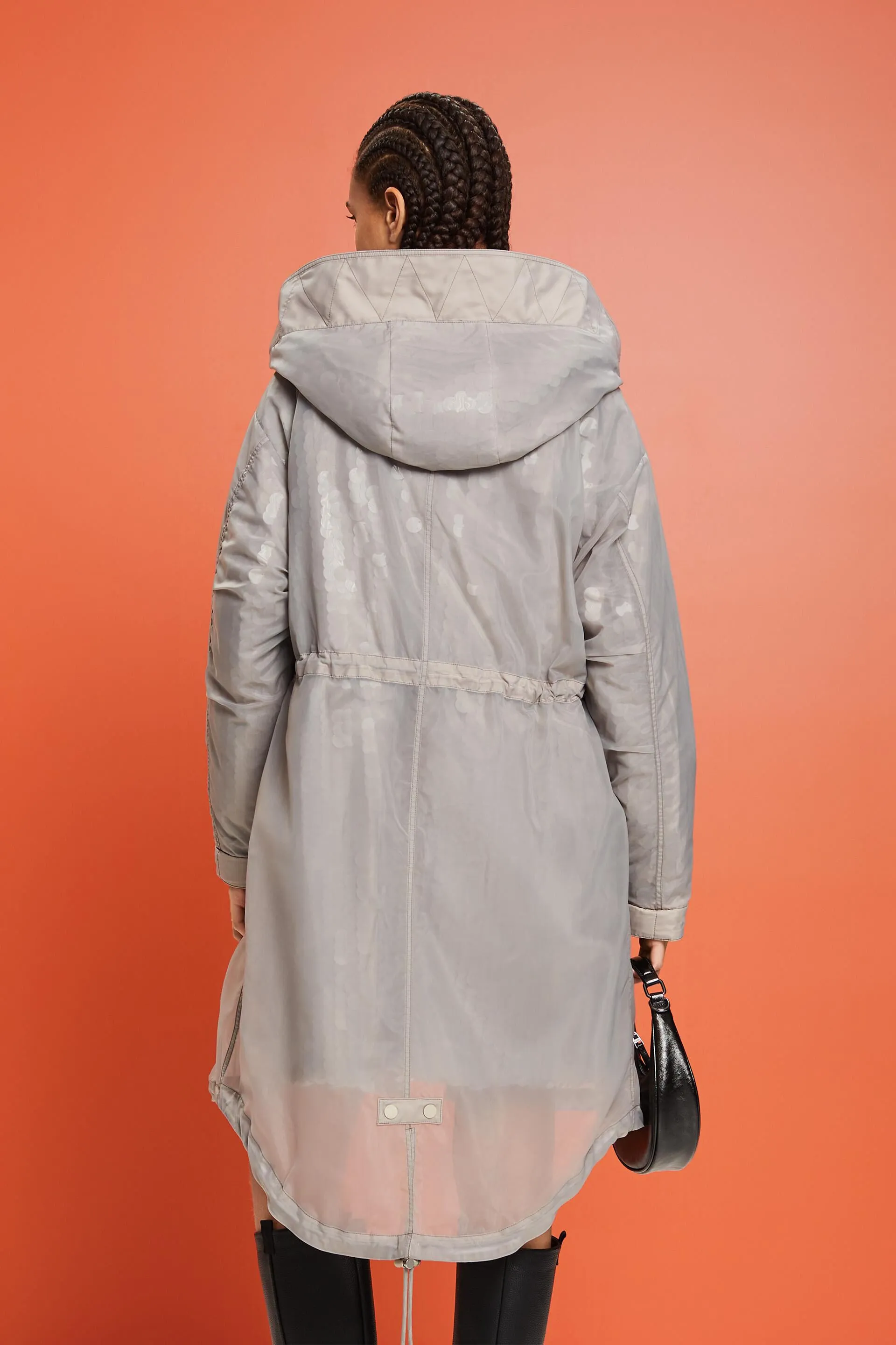 Parka con capucha y forro semitransparentes con lentejuelas