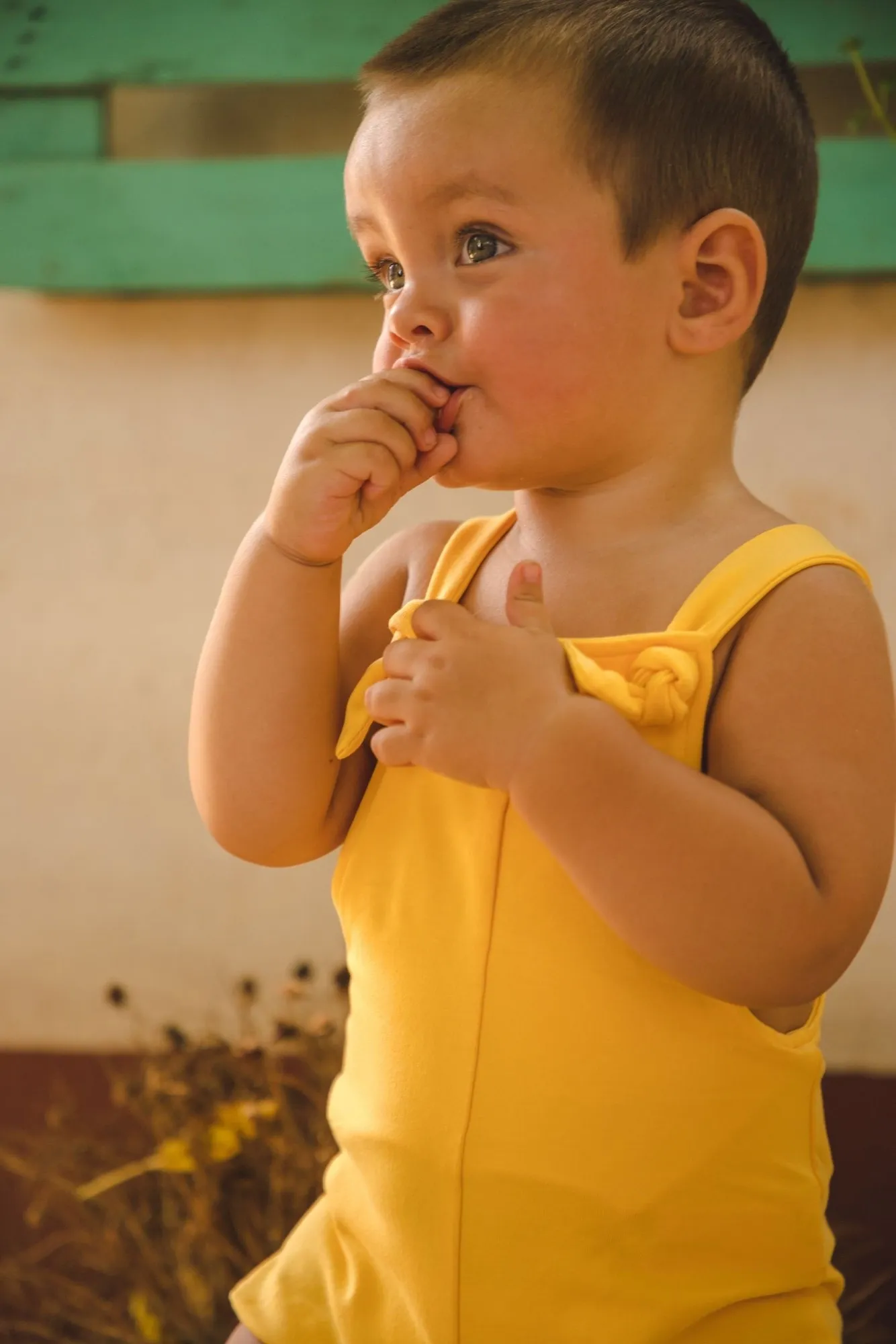 Peto para niño de algodón amarillo de cocote