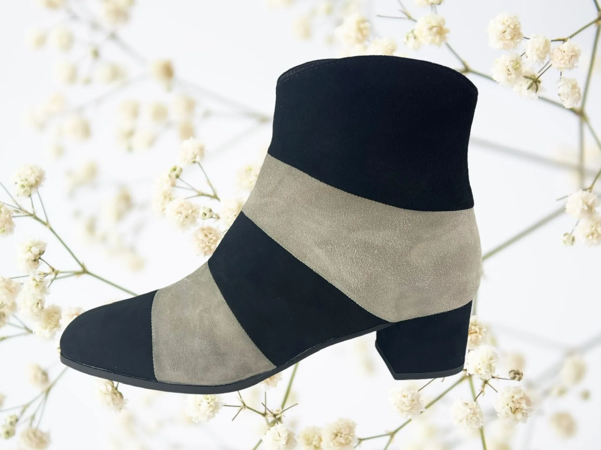 Plumers Menorca | Botín artesanal piel ante negro gris rayas Mahón