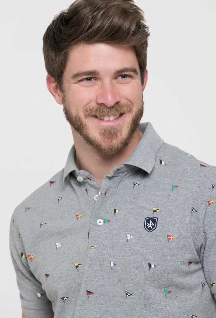 Polo de manga corta gris con estampado fantasía