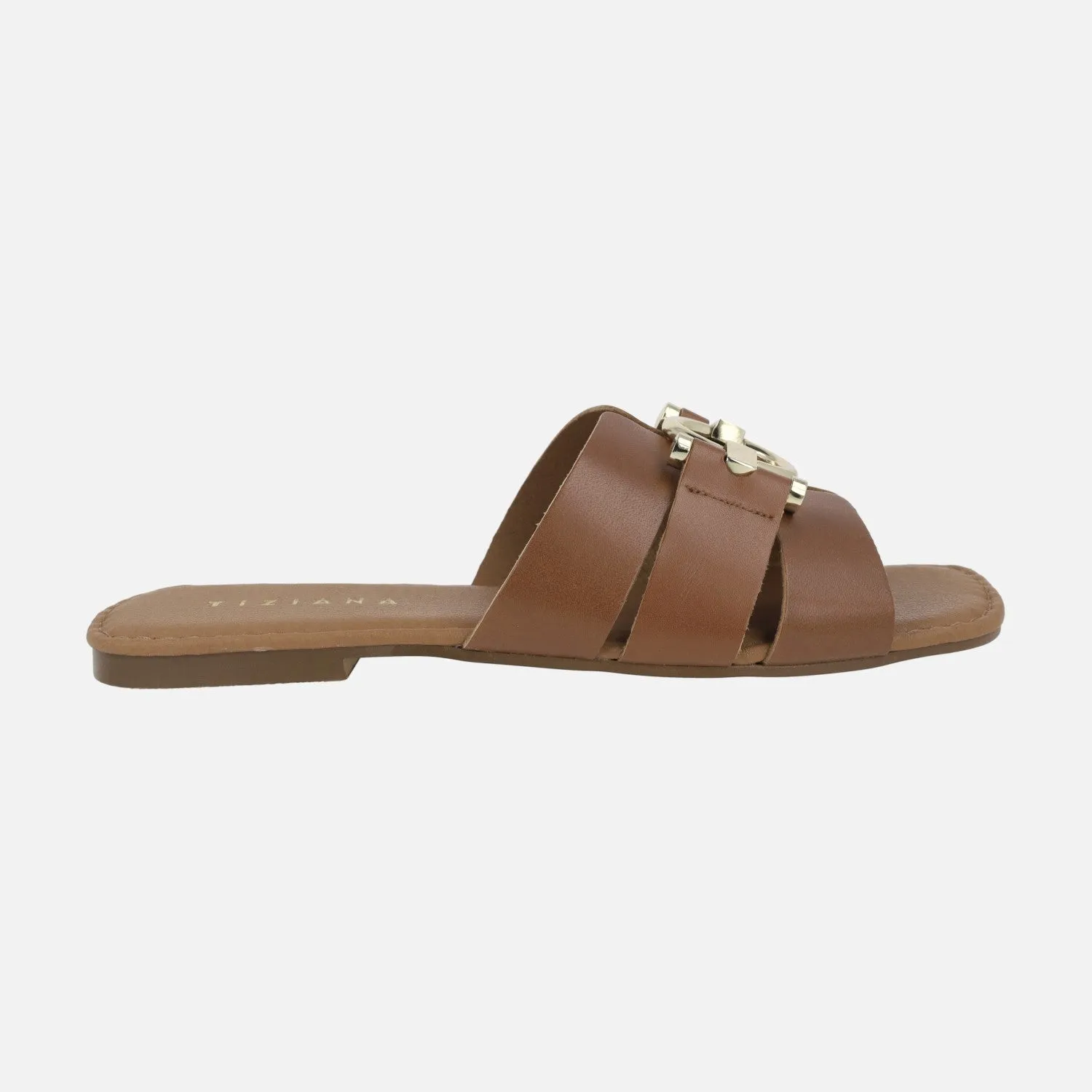 Sandalias planas de piel con adorno metálico dorado