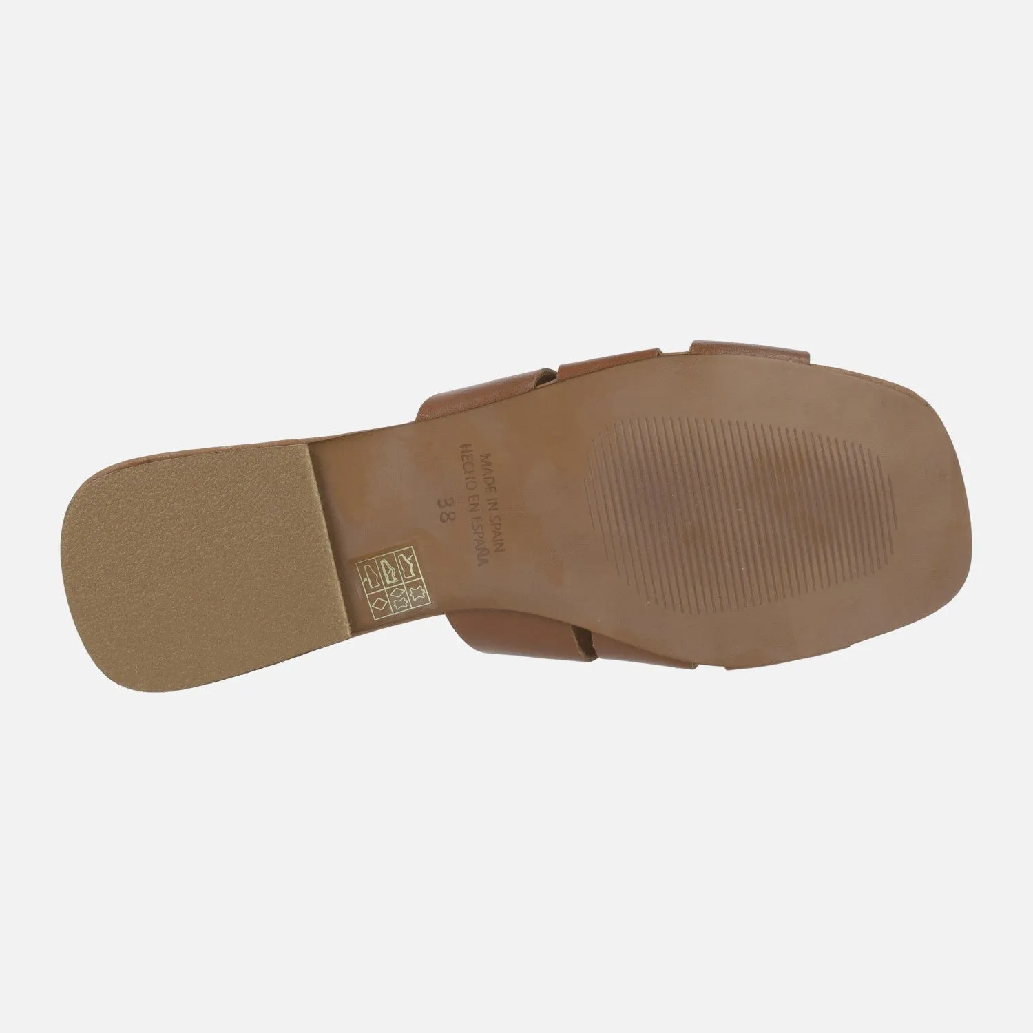 Sandalias planas de piel con adorno metálico dorado