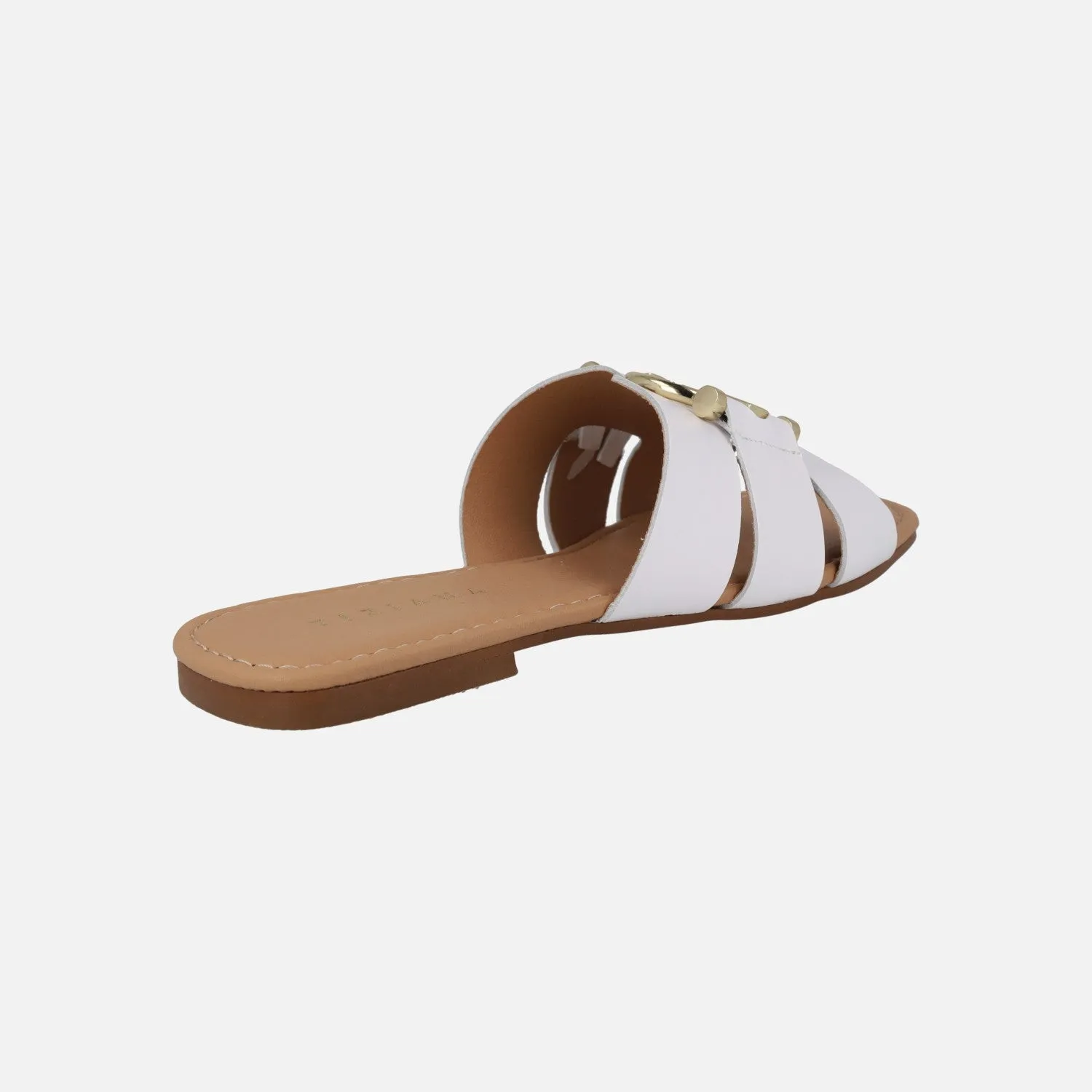 Sandalias planas de piel con adorno metálico dorado