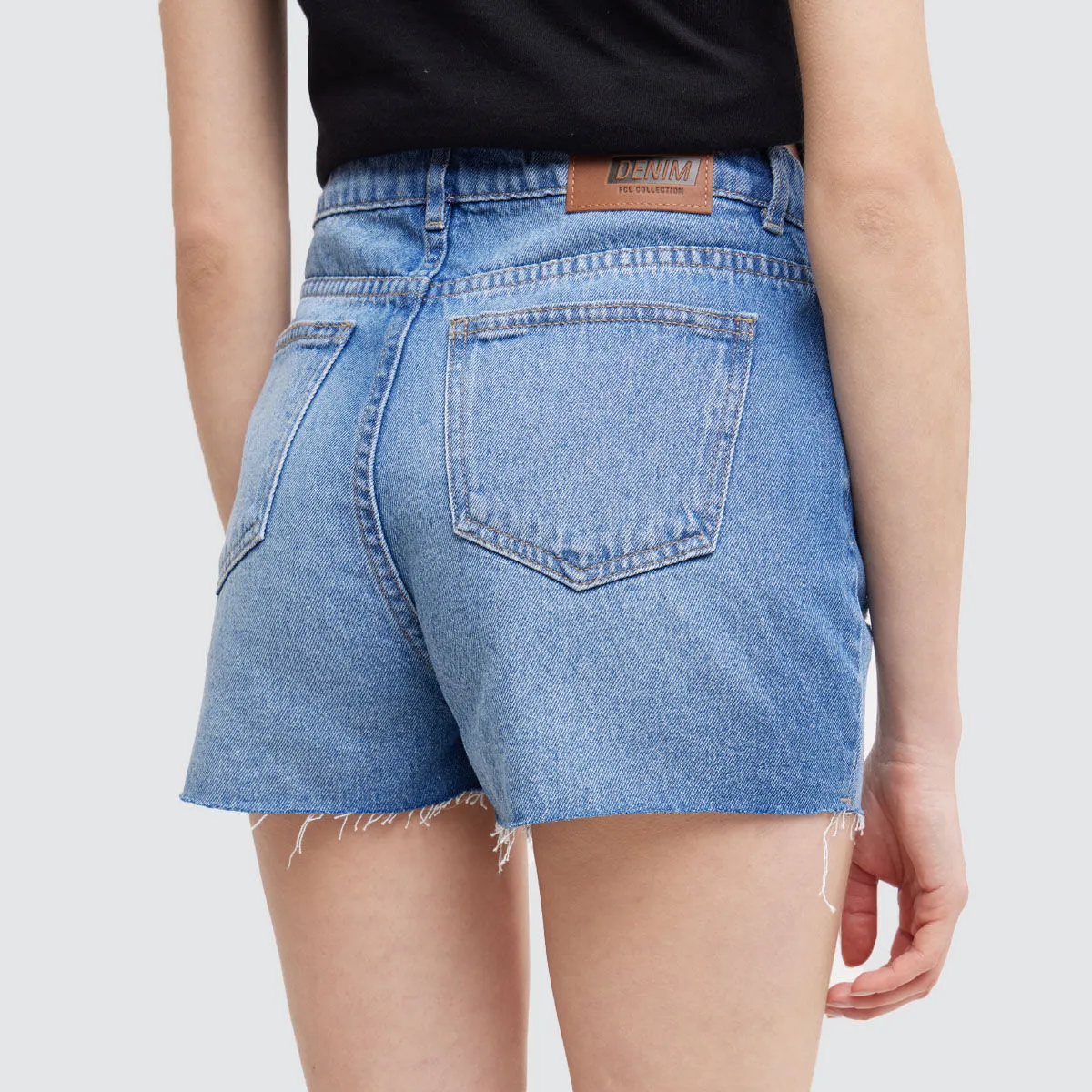Short Con Ruedo Desflecado
