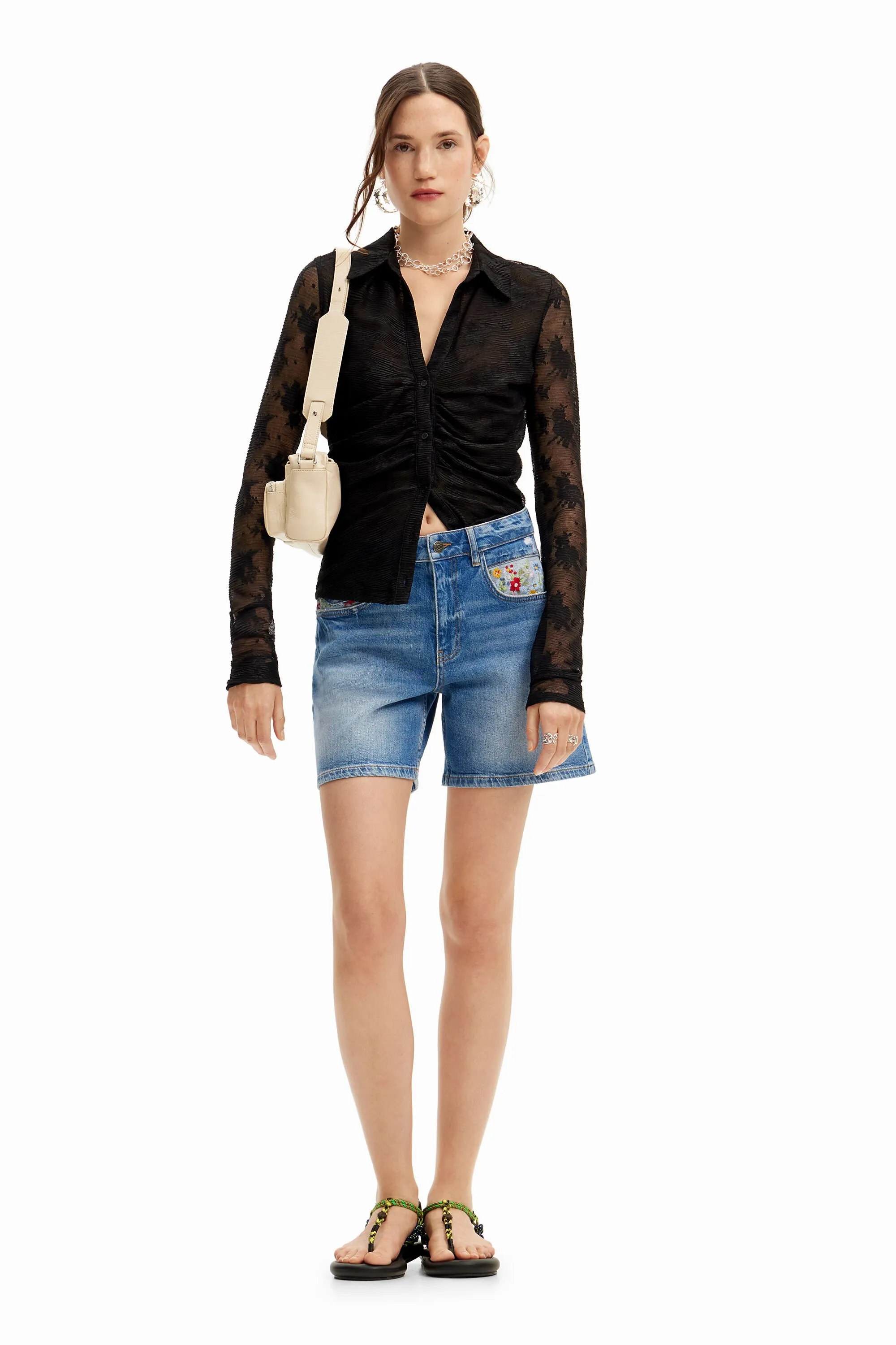 Short denim bordados