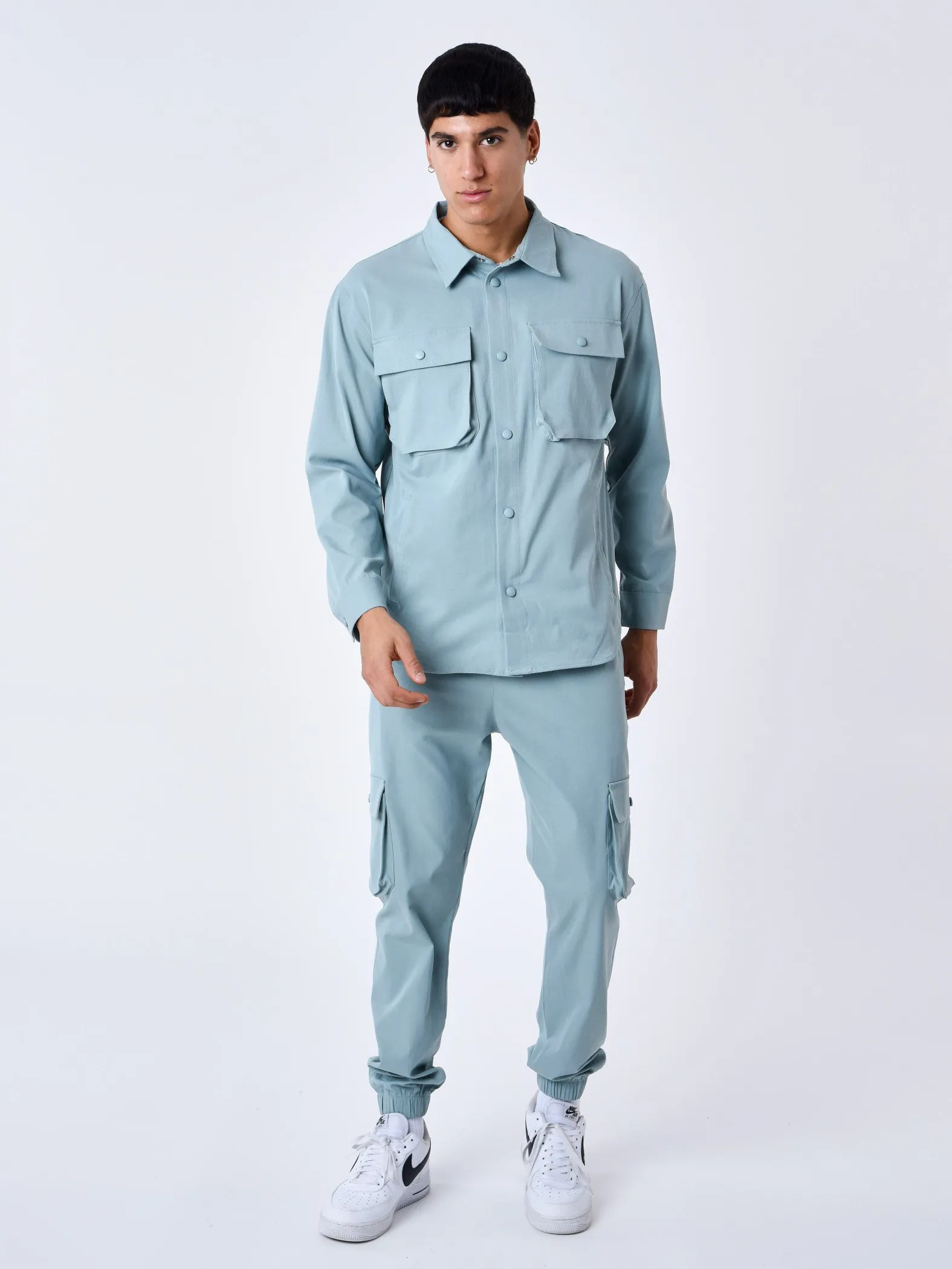 Sobrecamisa básica con bolsillos