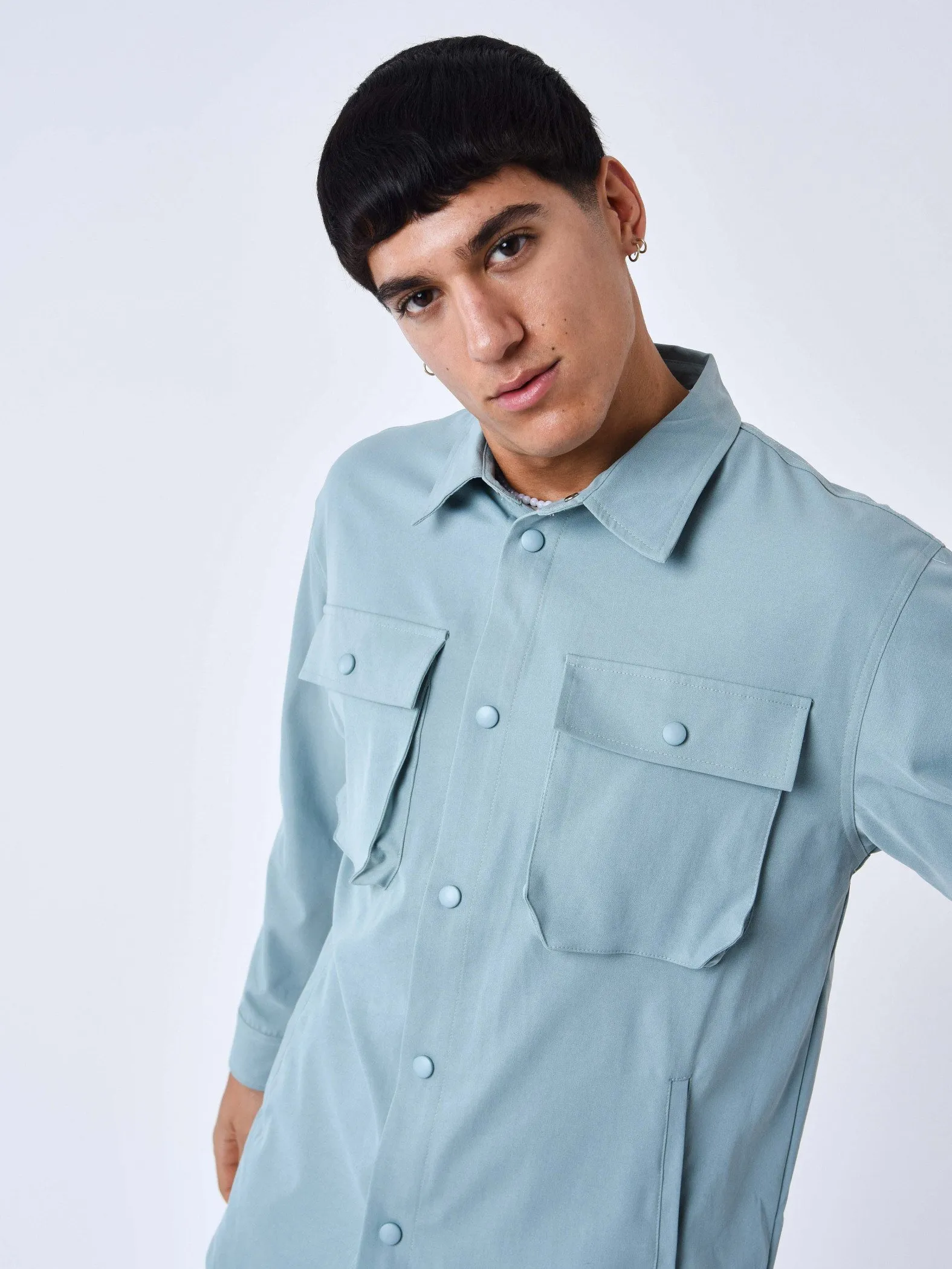 Sobrecamisa básica con bolsillos
