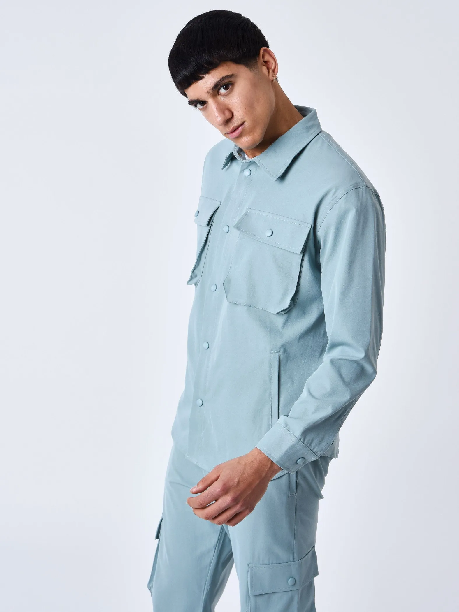 Sobrecamisa básica con bolsillos