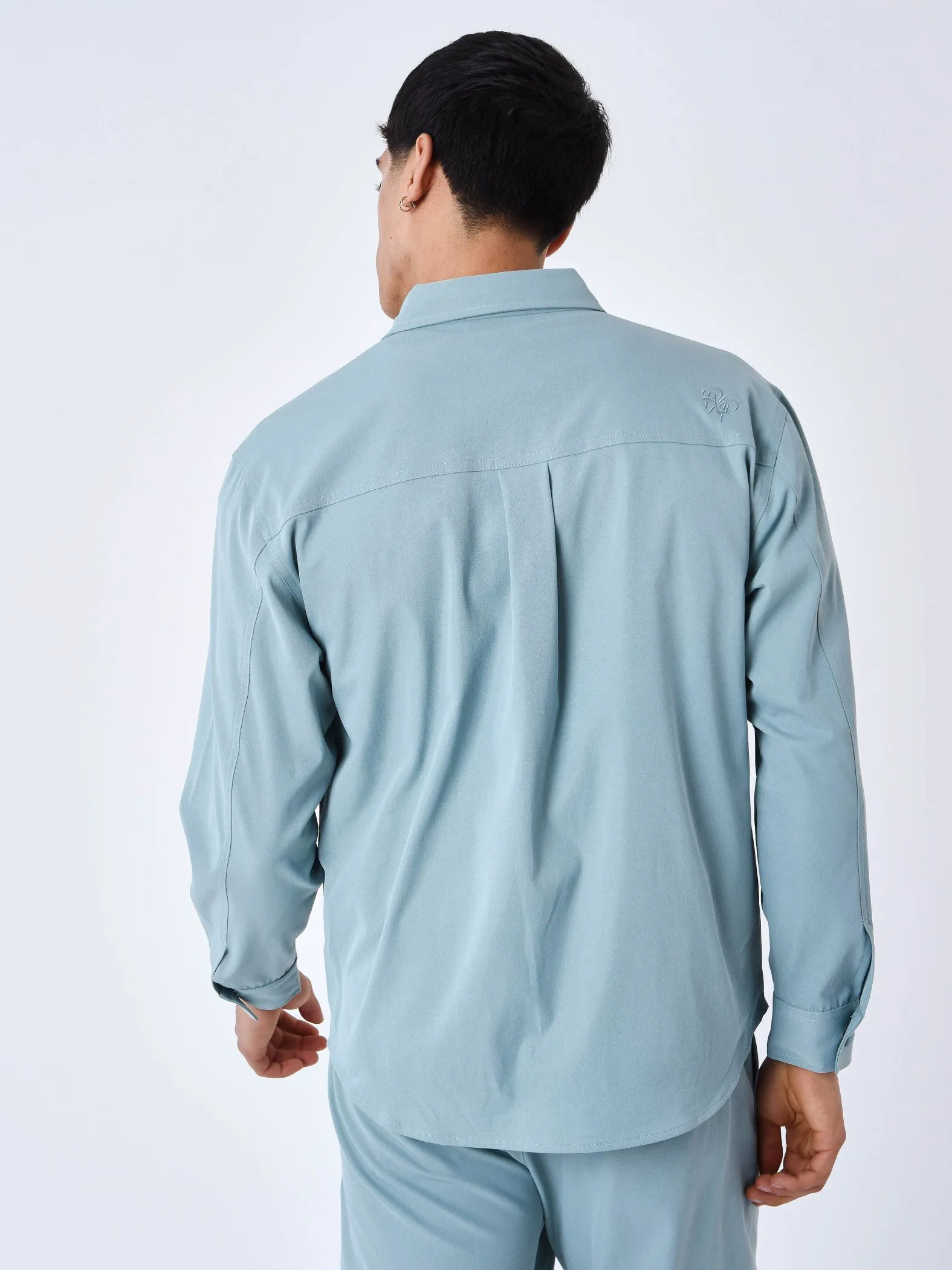 Sobrecamisa básica con bolsillos