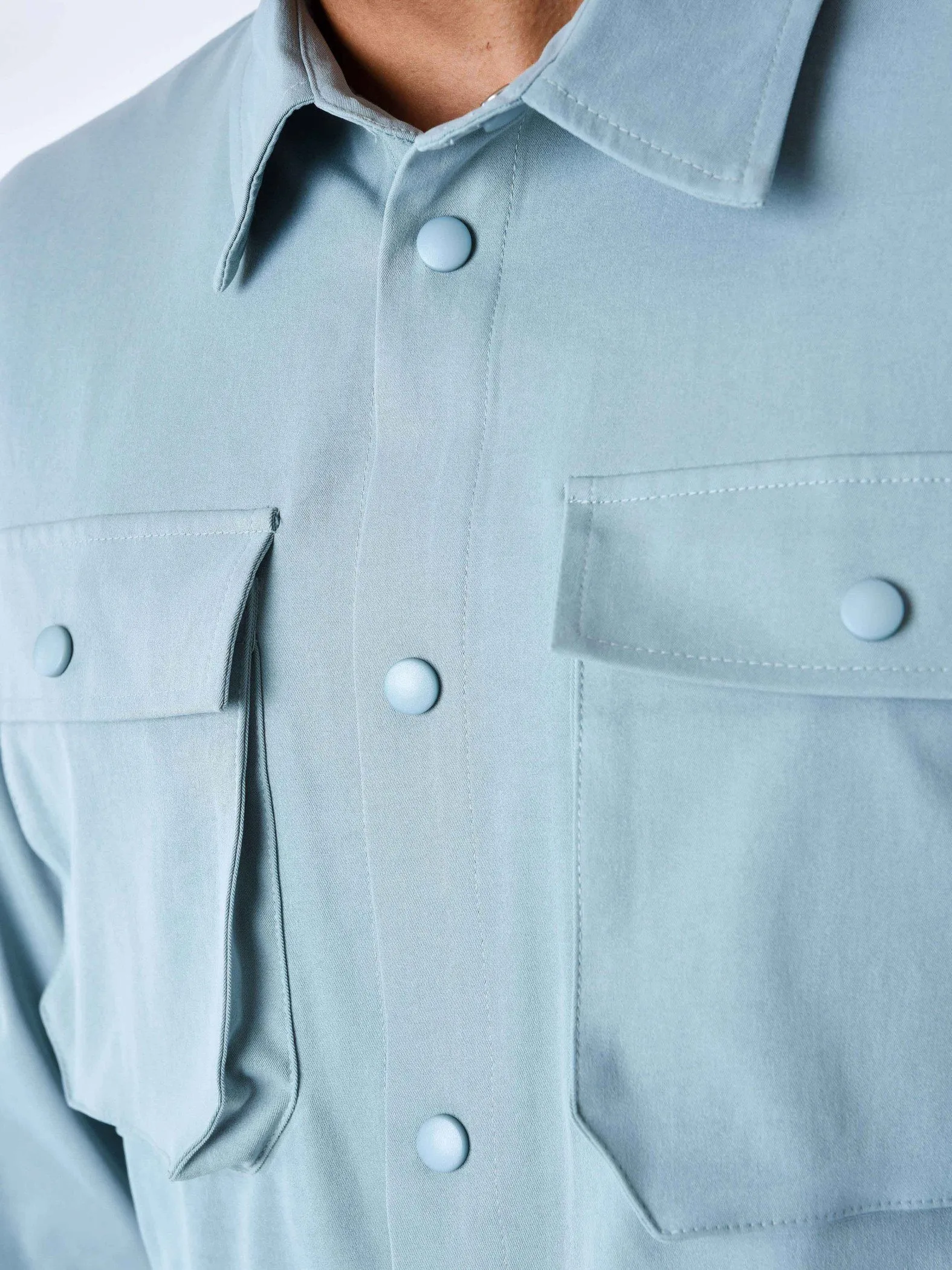 Sobrecamisa básica con bolsillos