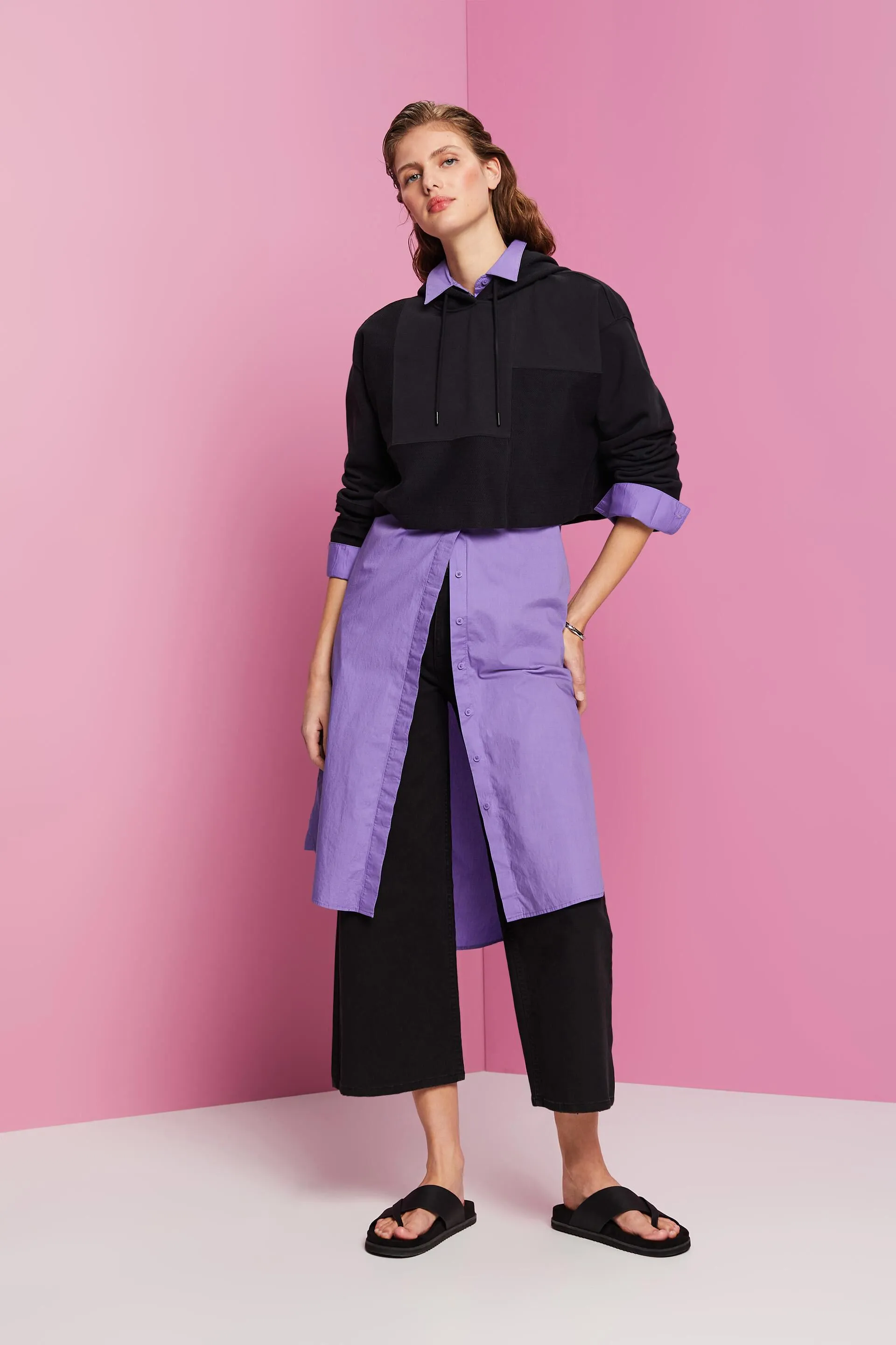 Sudadera con capucha con diseño corto y patchwork