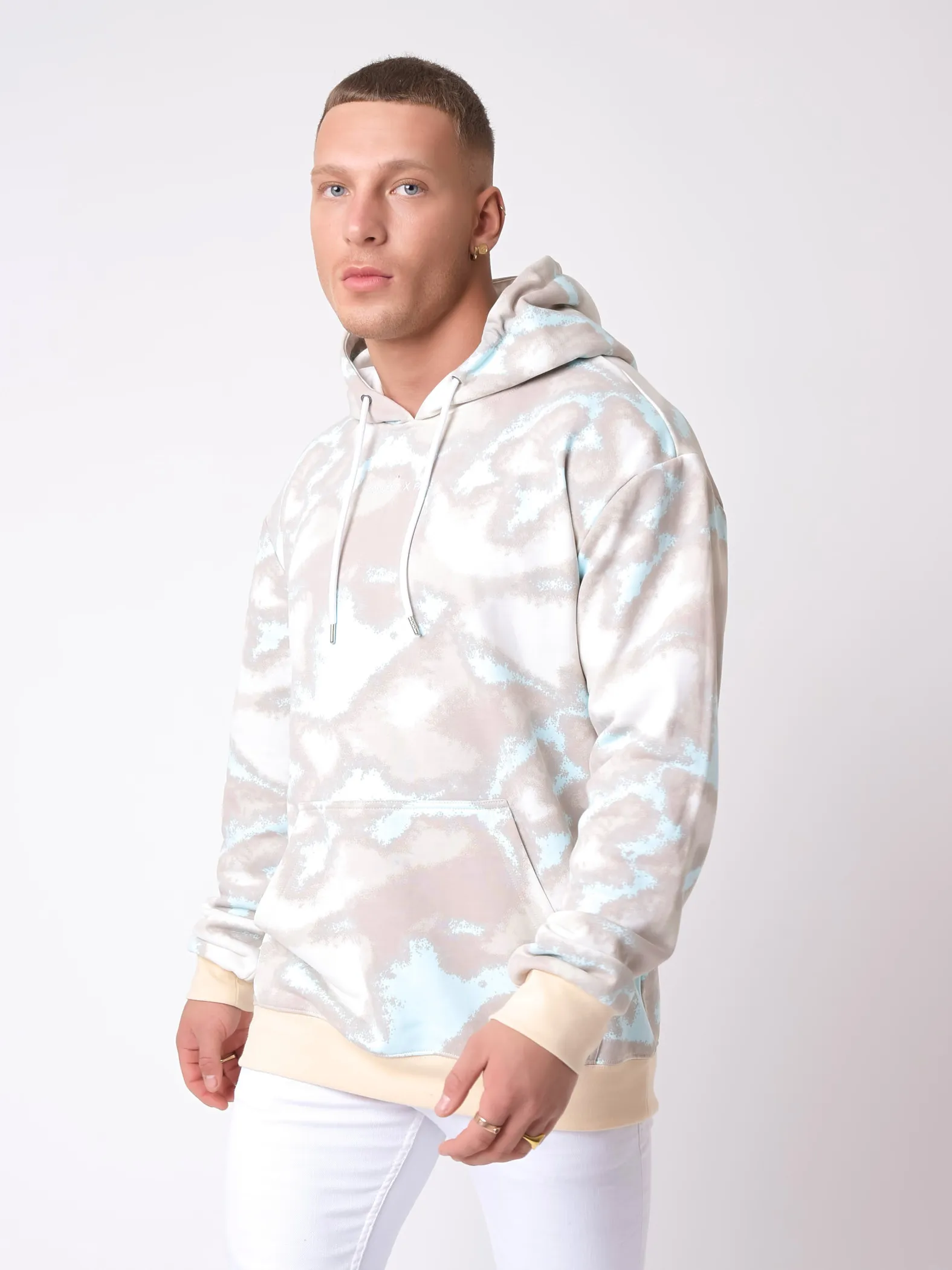 Sudadera con capucha de estampado abstracto desteñido