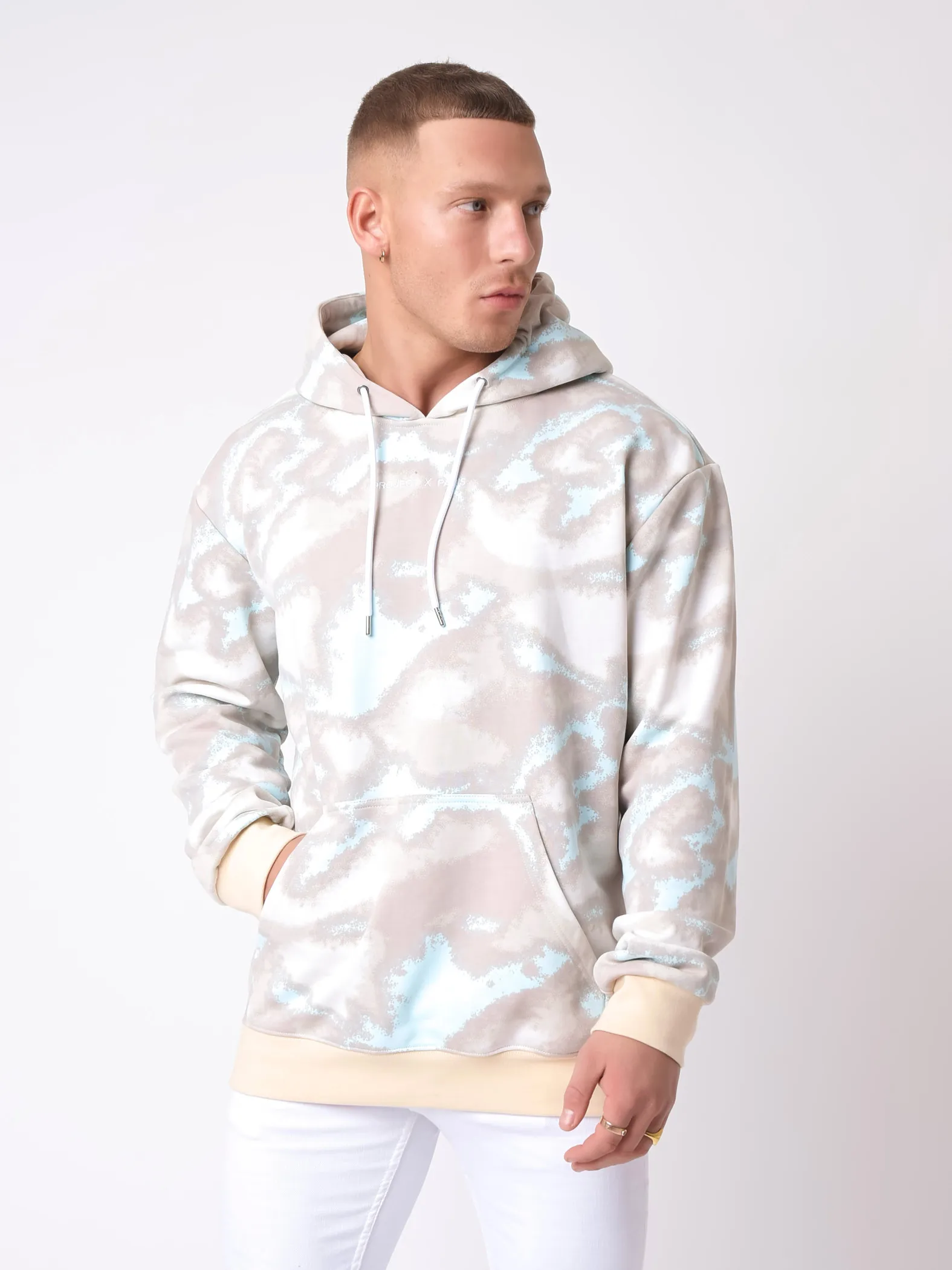 Sudadera con capucha de estampado abstracto desteñido