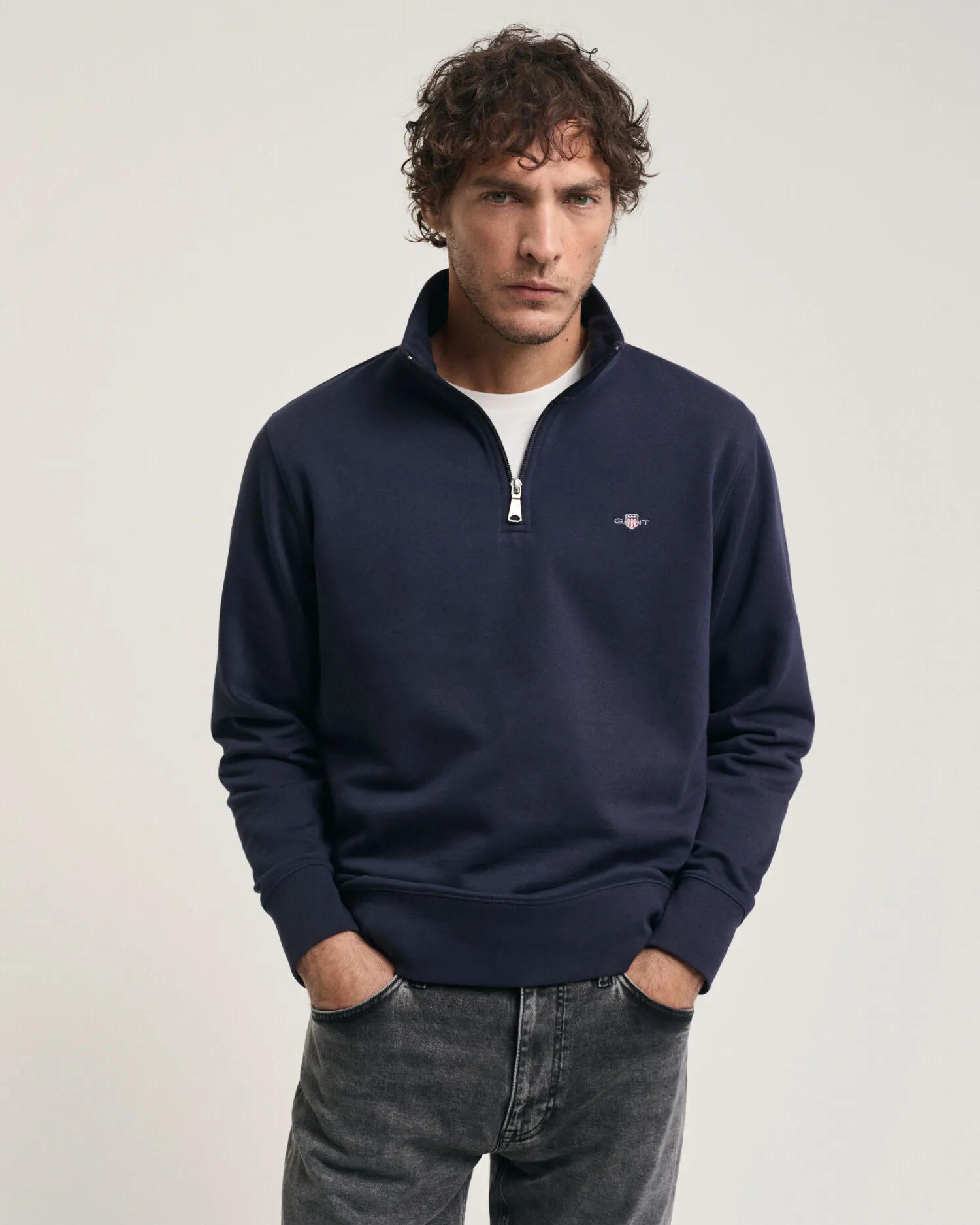 Sudadera con media cremallera Seasonal Essential con bordado Archive Shield
