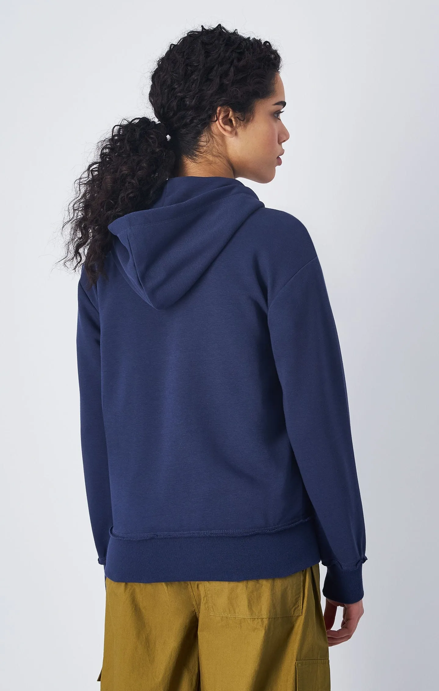 Sudadera relajada con cremallera y capucha