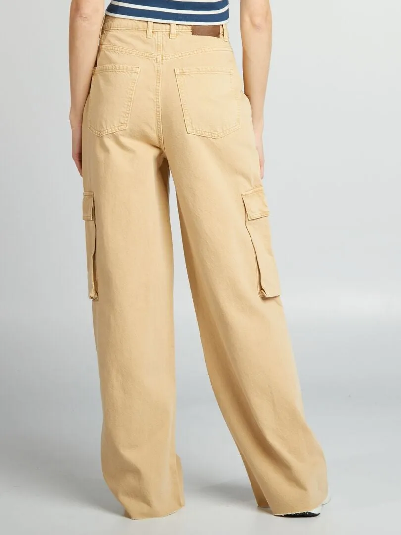 VAQUERO CON MúLTIPLES BOLSILLOS WIDE LEG  BEIGE