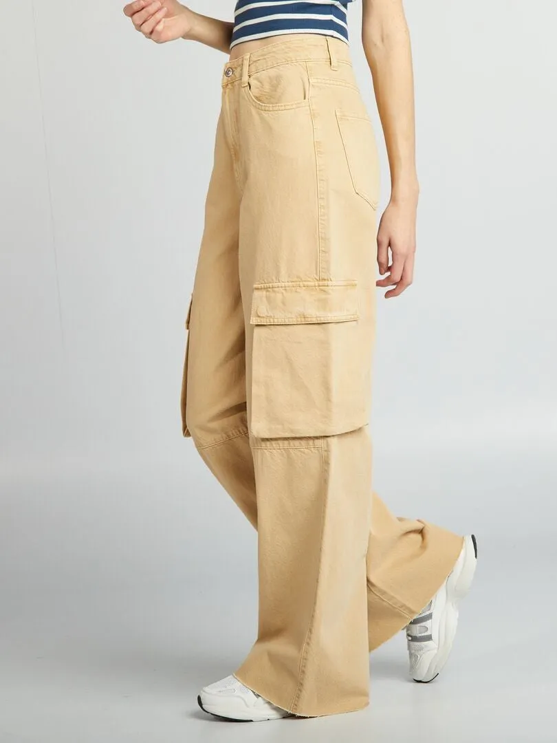 VAQUERO CON MúLTIPLES BOLSILLOS WIDE LEG  BEIGE