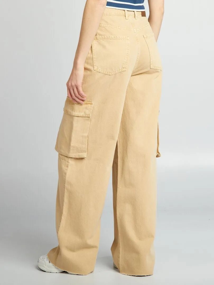 VAQUERO CON MúLTIPLES BOLSILLOS WIDE LEG  BEIGE