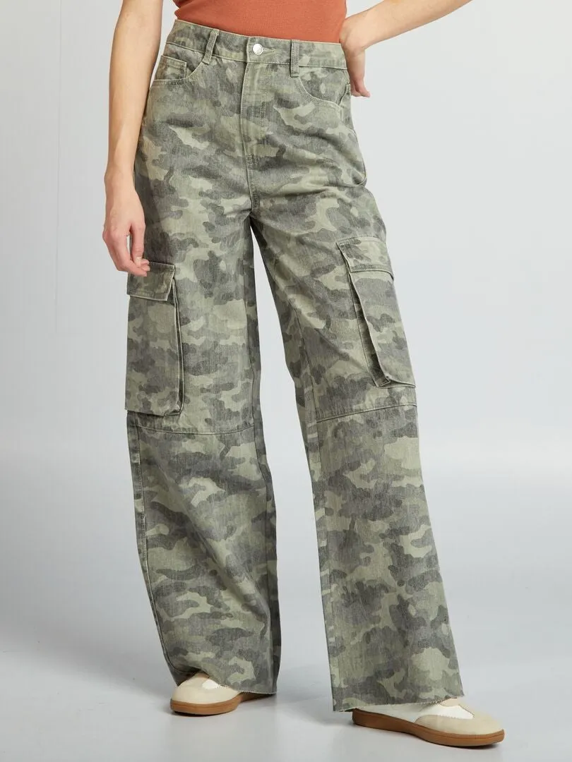 VAQUERO CON MúLTIPLES BOLSILLOS WIDE LEG  KAKI