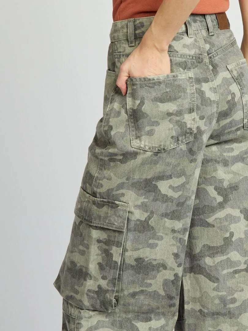 VAQUERO CON MúLTIPLES BOLSILLOS WIDE LEG  KAKI