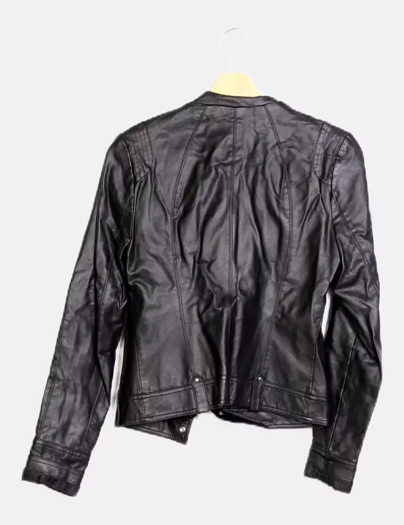 Vero Moda Cazadora negra efecto piel