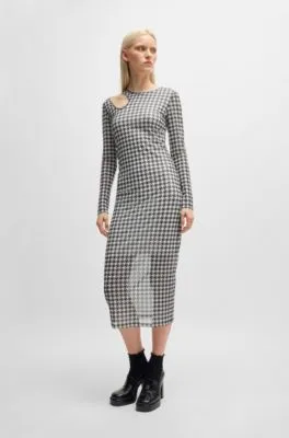 Vestido de malla estampada con abertura en el cuello