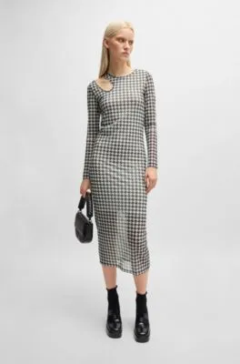 Vestido de malla estampada con abertura en el cuello