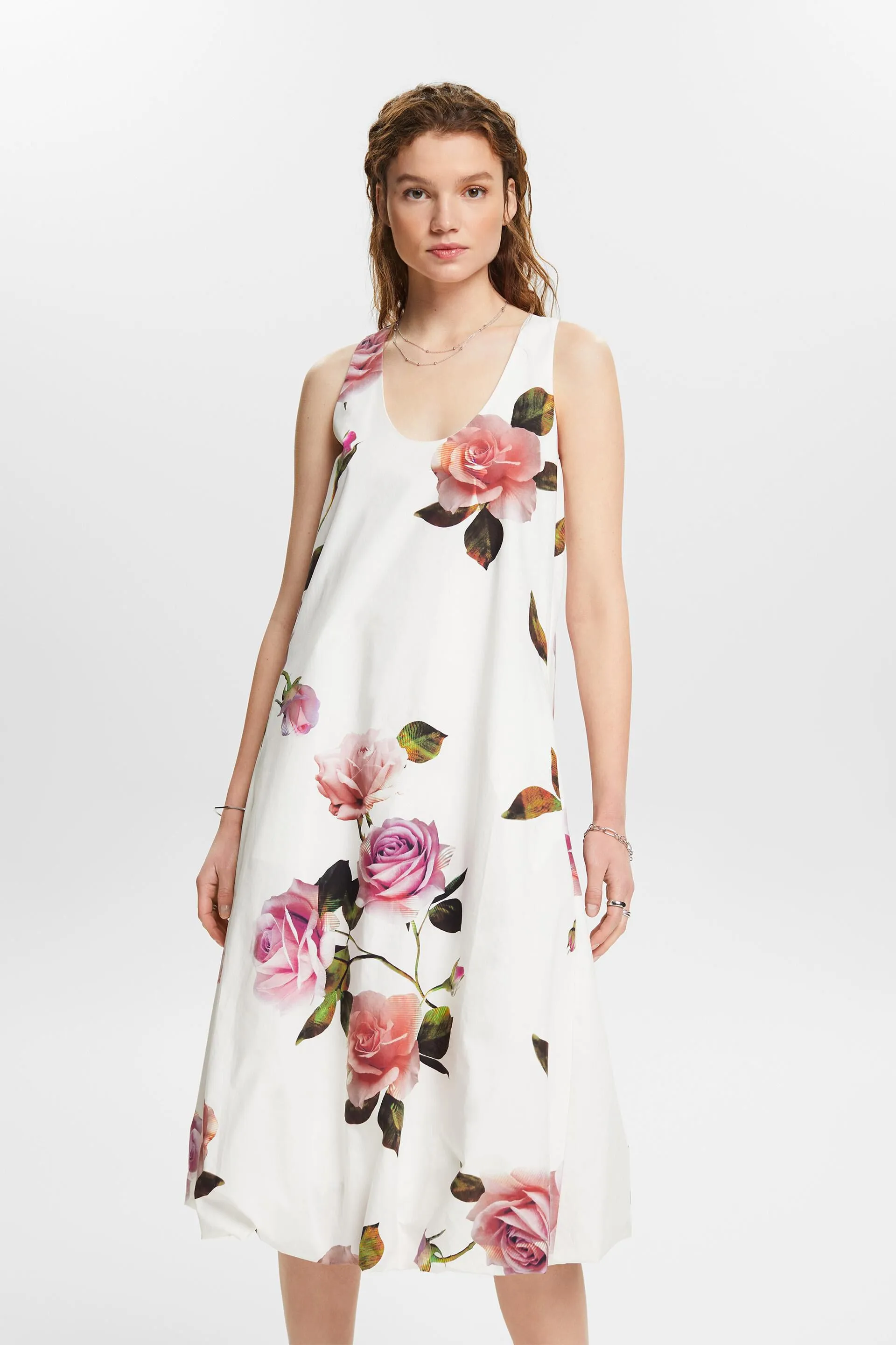 Vestido estampado con bajo abullonado