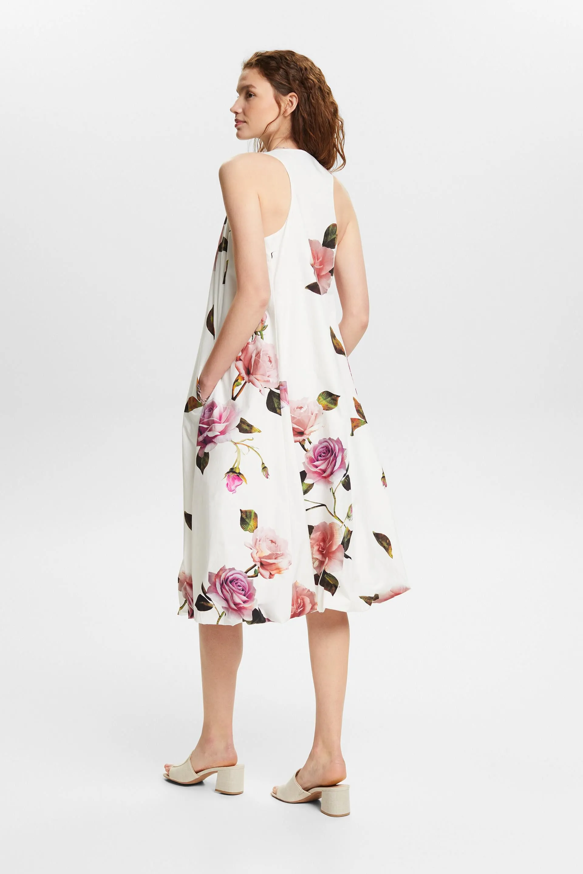 Vestido estampado con bajo abullonado