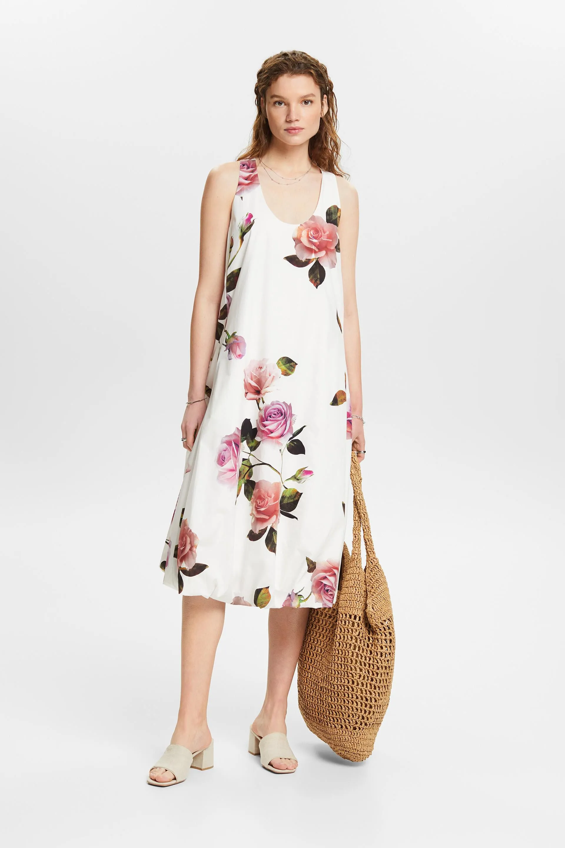 Vestido estampado con bajo abullonado