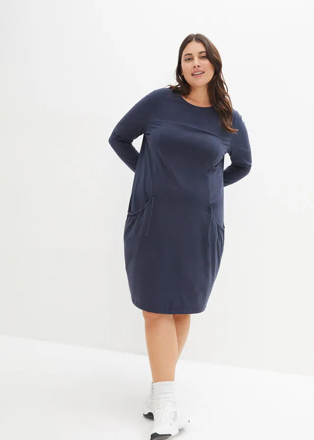 Vestido extragrande con bolsillos, con vuelo Negro