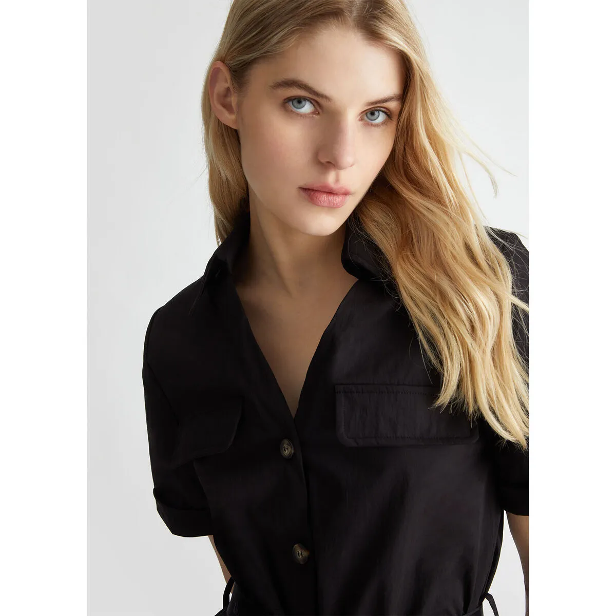 Vestido negro con cinturón