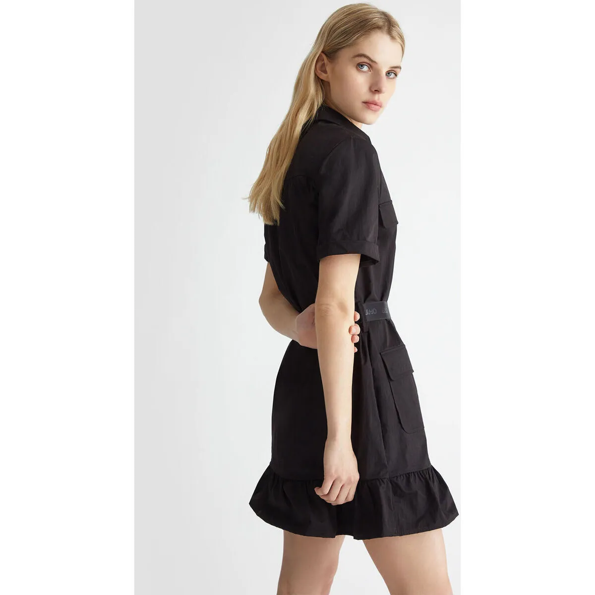 Vestido negro con cinturón