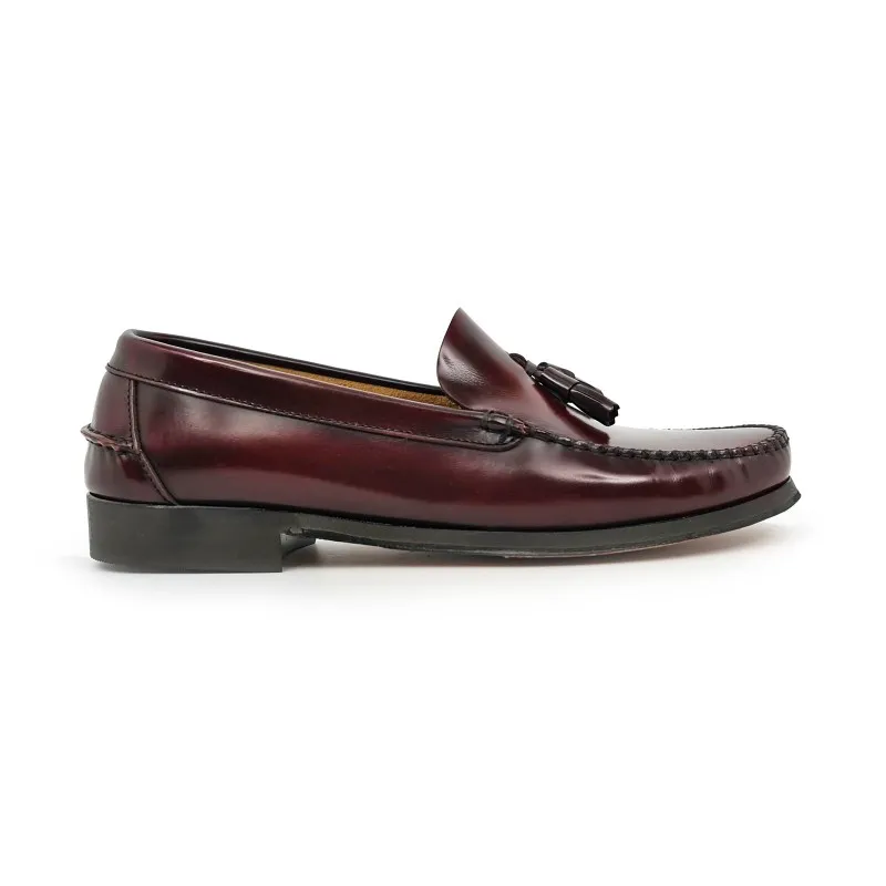 Zapatos Castellanos Hombre Piel Florentic Borlas Suela Cuero 702 Burdeos, de Manuel Medrano