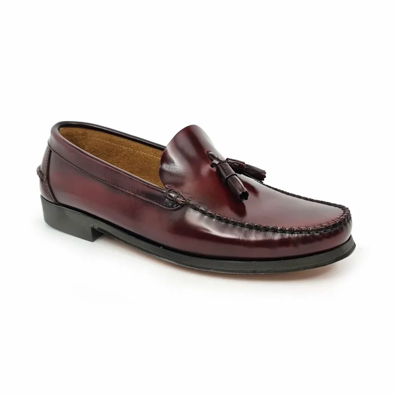 Zapatos Castellanos Hombre Piel Florentic Borlas Suela Cuero 702 Burdeos, de Manuel Medrano