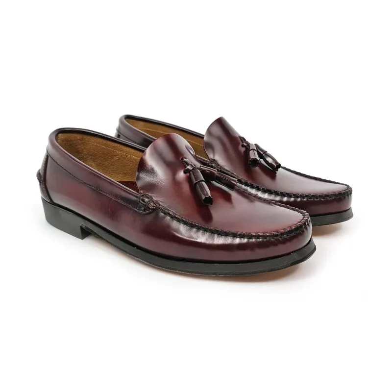 Zapatos Castellanos Hombre Piel Florentic Borlas Suela Cuero 702 Burdeos, de Manuel Medrano